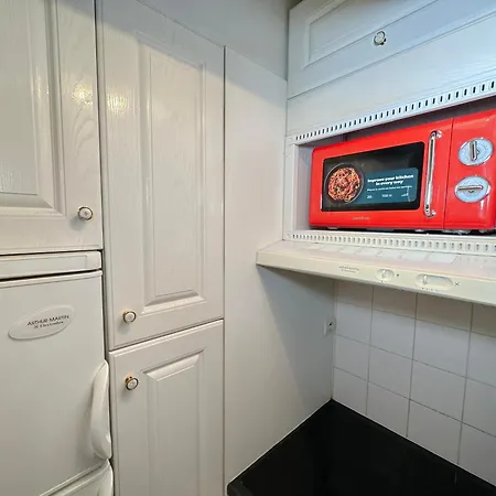 Charming In 10-min To