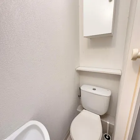 Charming In 10-min To Lägenhet