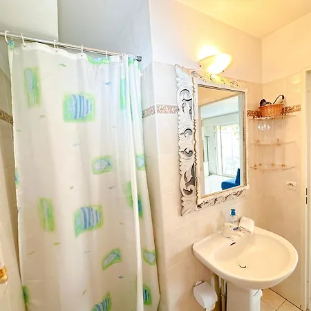 Charming In 10-min To