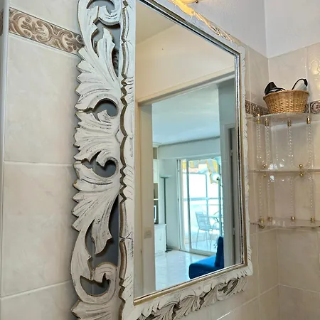 Charming In 10-min To Lägenhet