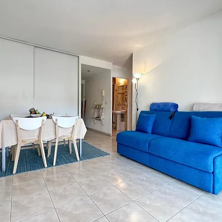 Charming In 10-min To