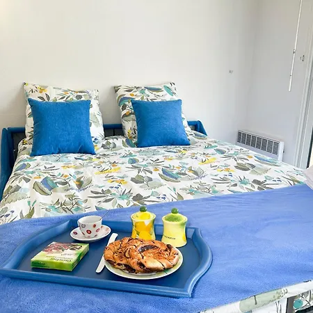 Charming In 10-min To