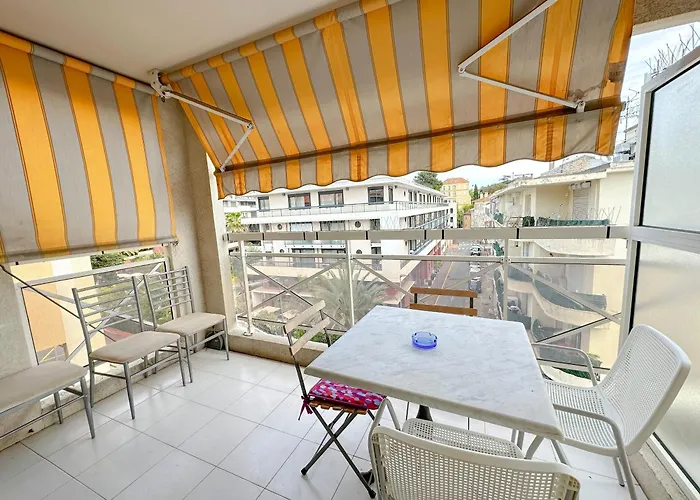 Charming In 10-min To