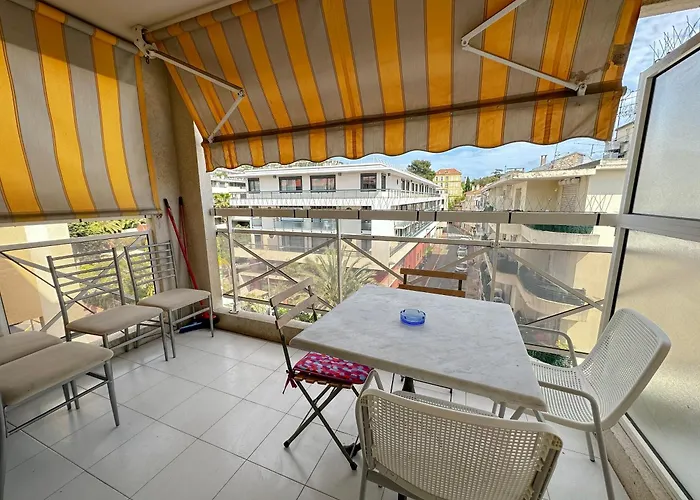 Charming In 10-min To