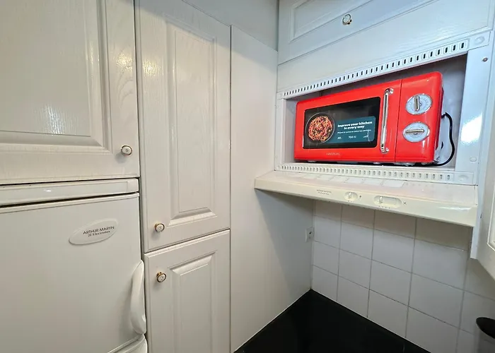 Charming In 10-min To