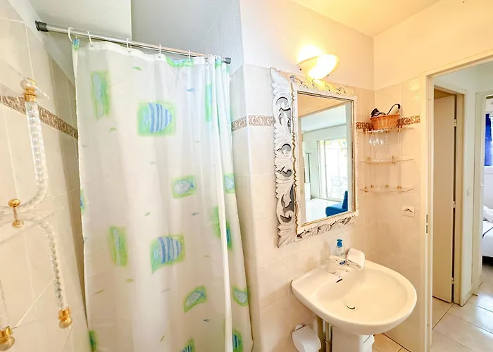 Charming In 10-min To