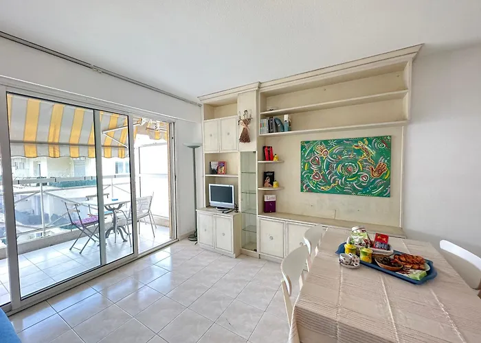 Charming In 10-min To